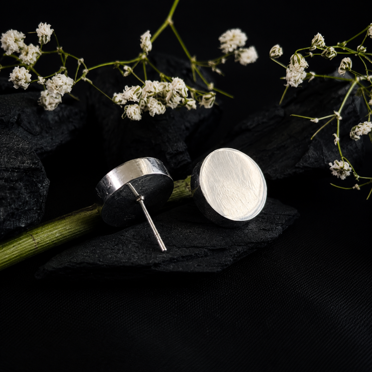 Elegant Oval Shape Silver Tops for Women - Image 3