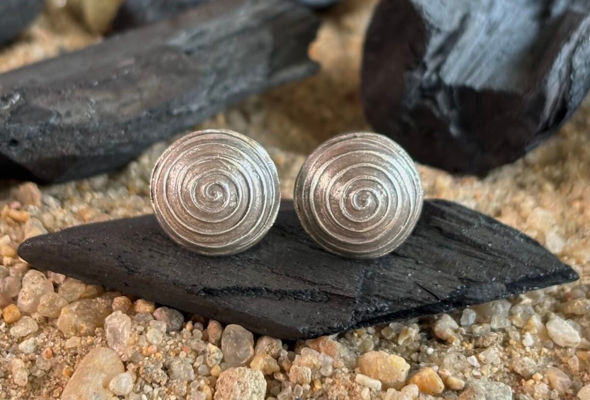 Elegant Oval Spiral Silver Tops for Women - Image 1