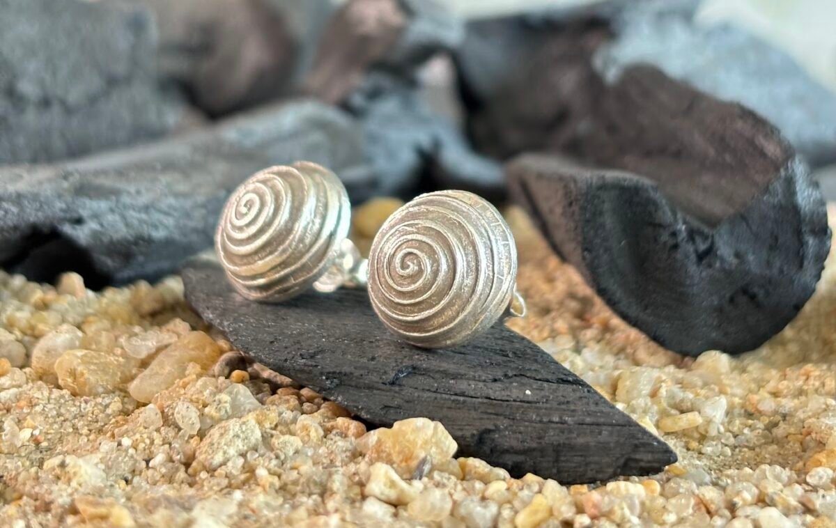 Elegant Oval Spiral Silver Tops for Women - Image 4