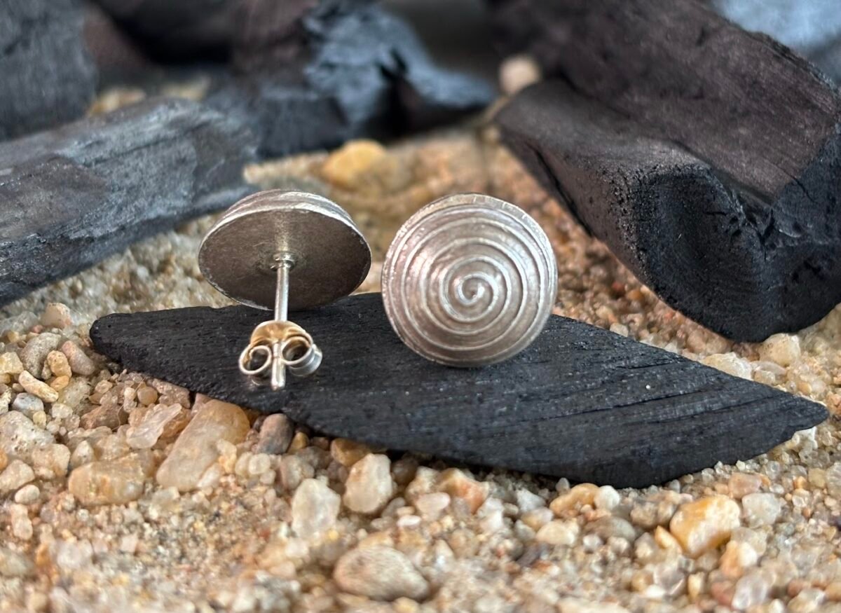 Elegant Oval Spiral Silver Tops for Women - Image 3