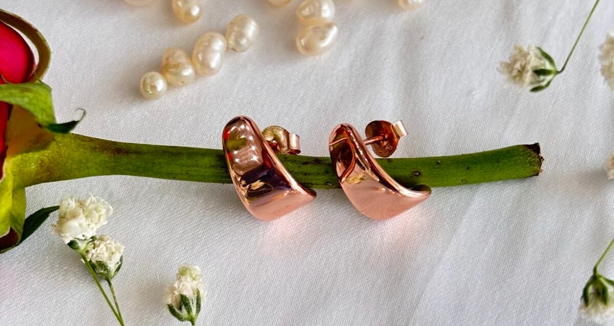 Modern Curved Shell Silver Tops for Women - Image 3